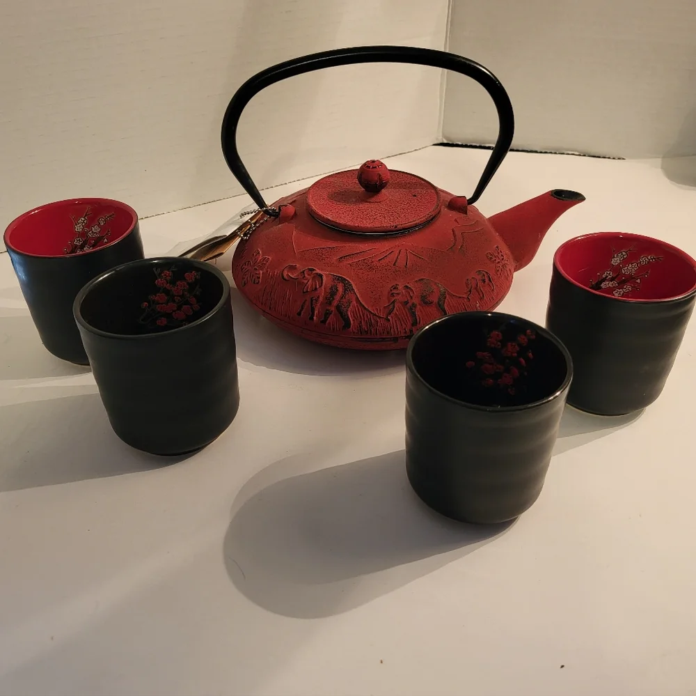 BRAND NEW WITH TAGS*Red & Black *Cast Iron Teapot With 4 Cups